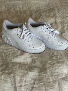 New Puma sneakers size 8 medium